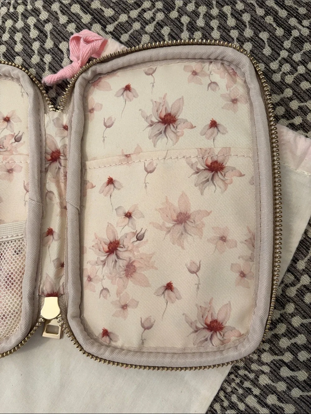 Jane's Agenda Beige Pebbled Faux Leather Zip Around Pen Accessory Pouch Case Bag
